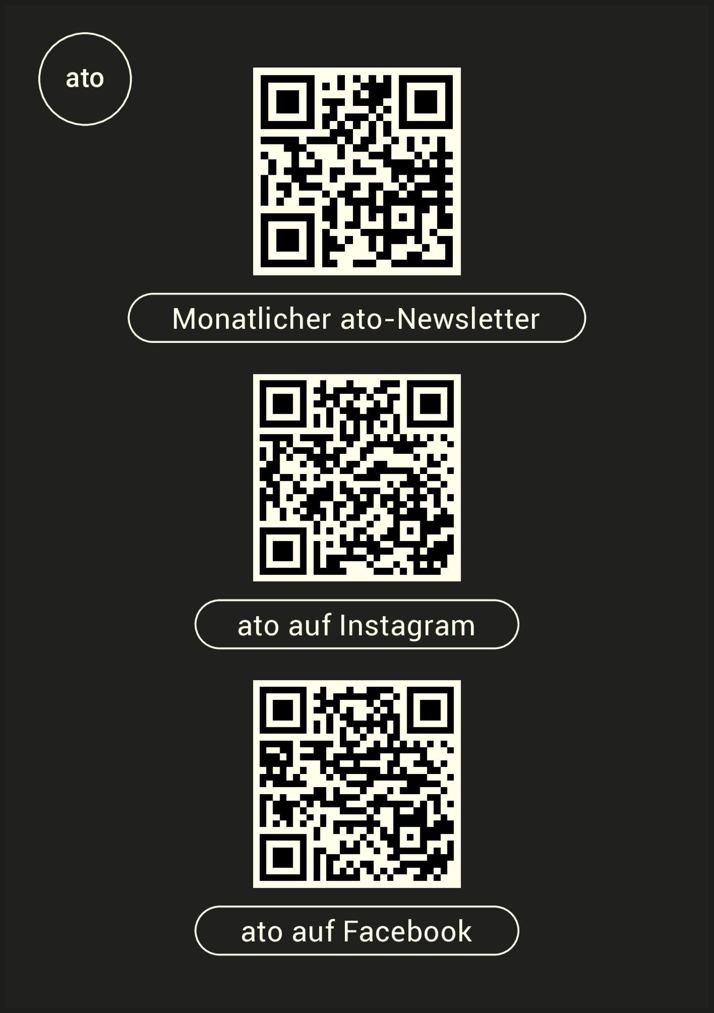 Schwarzes Schild mit drei QR-Codes untereinander und kurzen Beschriftungen.